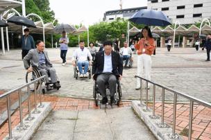 이동약자 불편사항 휄체어 체험 의 사진