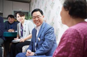 독립유공자 유족 위문 방문 사진