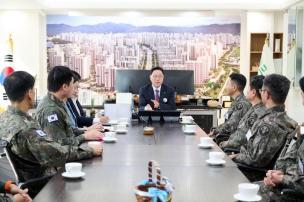 예비군 지휘관 간담회 의 사진