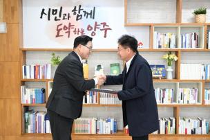 명예시민증서 전달식 의 사진