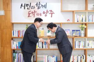 명예시민증서 전달식 의 사진