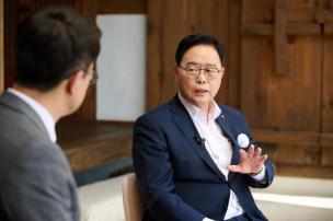 딜라이브 대담 사진