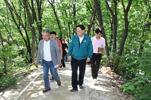 하늘물공원 맨발걷기 길조성 현장 방문 사진