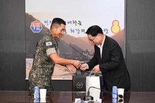 추석명절 제8기동사단 위문 의 사진