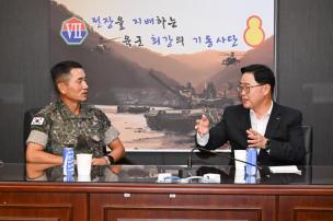 추석명절 제8기동사단 위문 의 사진