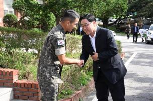 추석명절 제8기동사단 위문 의 사진