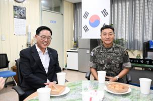 추석명절 제43관리대대 위문 의 사진