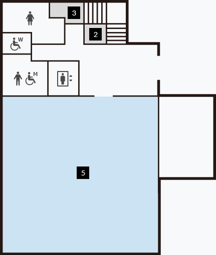 1층 맵 - 지도 기준 반시계 방향으로 계단, 매표소, 유아휴게실, 여자화장실, 여자장애인화장실, 남자화장실/남자장애인화장실, 엘리베이터, 전시실